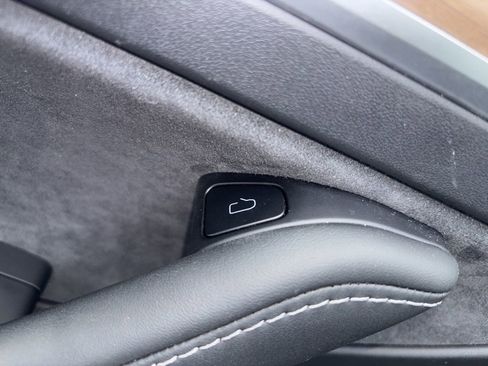 Used 2023 Tesla Model Y Long Range AWD/4WD image 18