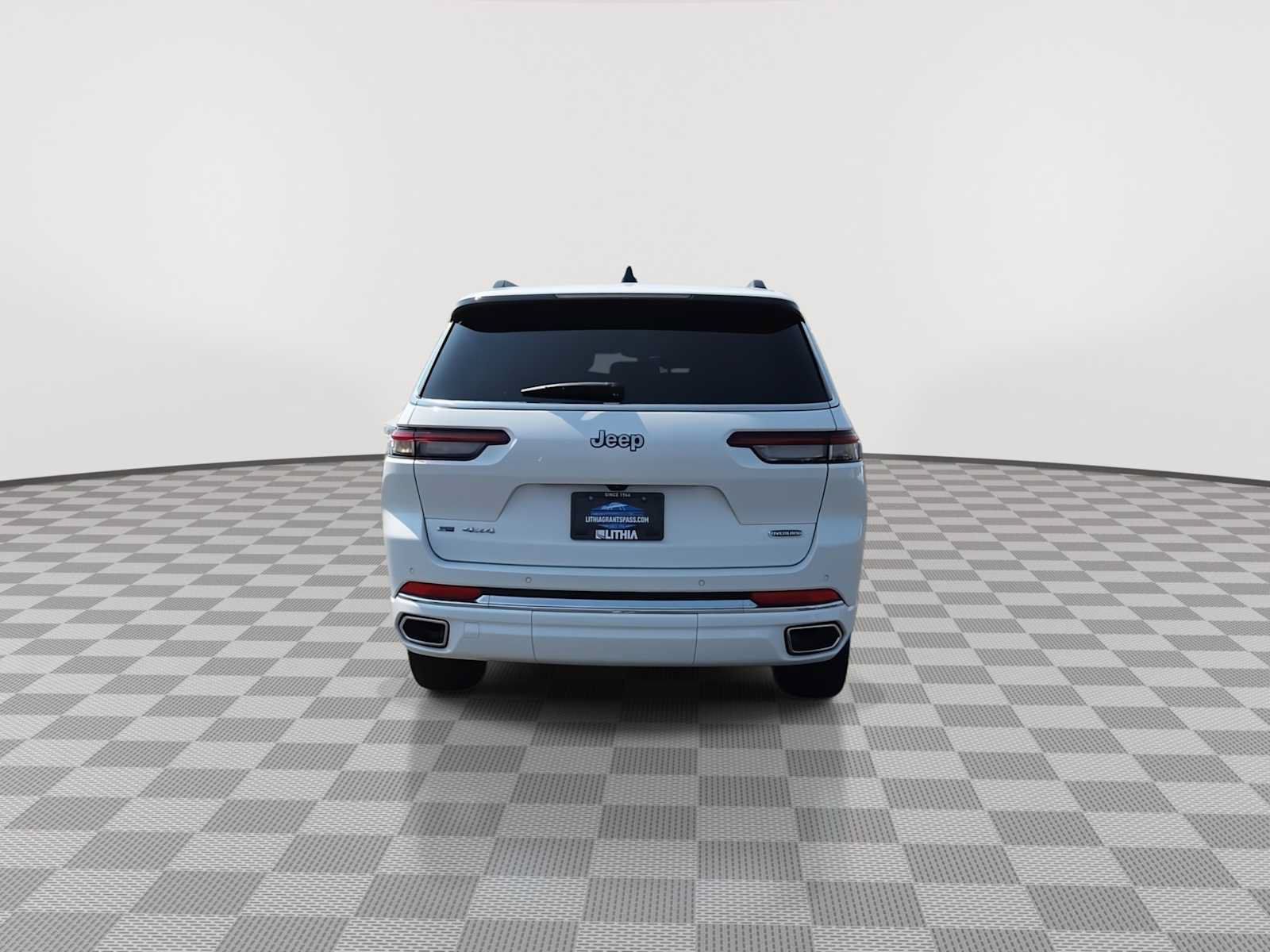 Used 2023 Jeep Grand Cherokee L Overland w/ Rear Seat Video Group I AWD/4WD image 7