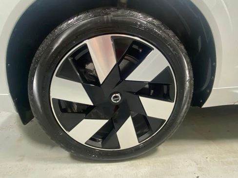 Used 2024 Volvo XC60 T8 Plus w/ Protection Package Premier AWD/4WD image 5