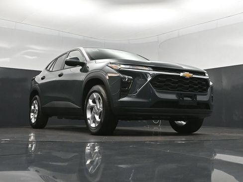 New 2026 Chevrolet Trax LS w/ LS Convenience Package FWD image 44