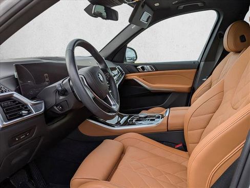 Used 2024 BMW X5 xDrive50e image 9