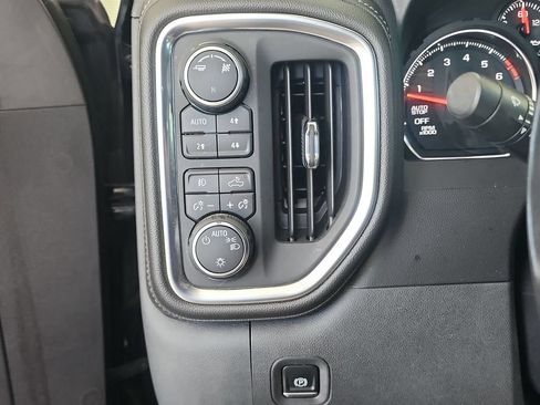 Certified 2019 Chevrolet Silverado 1500 LT Trail Boss AWD/4WD image 17