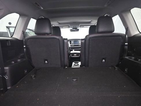 Used 2019 Toyota Highlander SE image 18