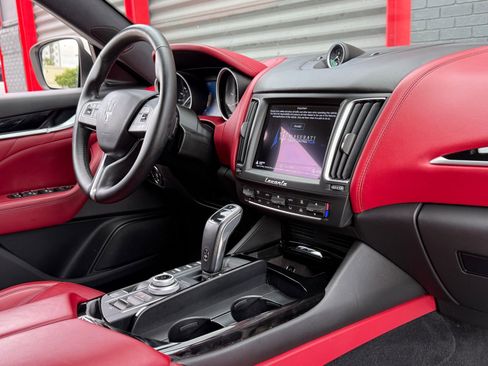 Used 2019 Maserati Levante image 22