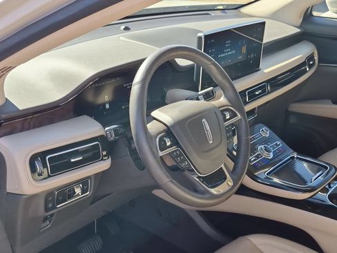 Used 2022 Lincoln Nautilus Reserve AWD/4WD image 13