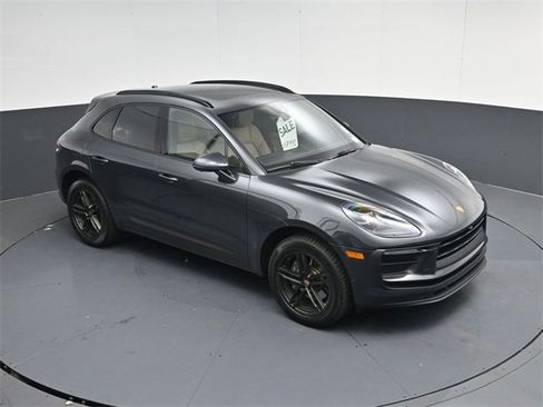 Used 2022 Porsche Macan image 45