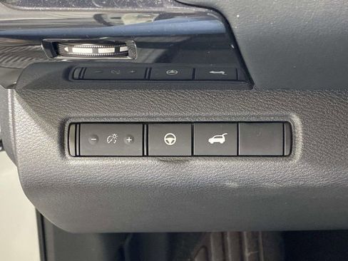 Used 2025 Nissan Pathfinder SV AWD/4WD image 21