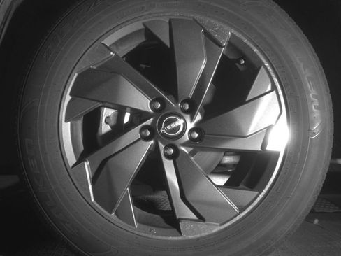 Used 2025 Nissan Rogue SV FWD image 14