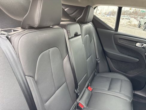 Certified 2025 Volvo XC40 B5 Core image 38