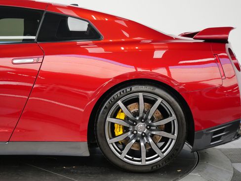 Used 2015 Nissan GT-R Premium AWD/4WD image 48