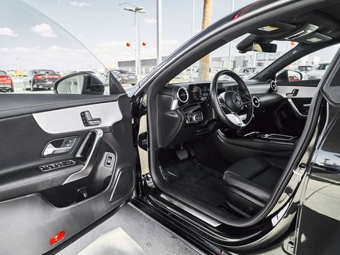 Used 2025 Mercedes-Benz CLA 250 4MATIC image 17