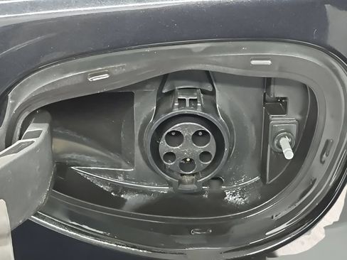 Used 2023 Chrysler Pacifica Touring-L FWD image 42