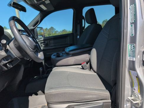 Used 2024 RAM 2500 Tradesman w/ Chrome Appearance Group AWD/4WD image 12