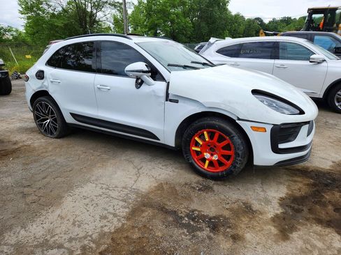 Used 2022 Porsche Macan AWD/4WD image 1