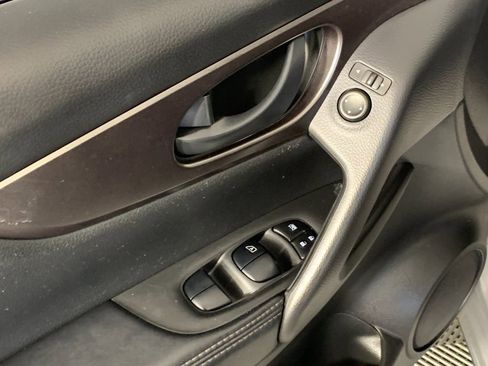 Used 2020 Nissan Rogue Sport S FWD image 15
