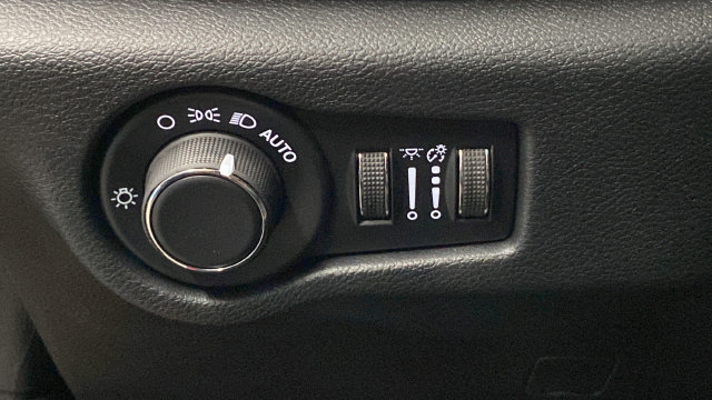 New 2027 Chrysler Pacifica Select FWD image 30