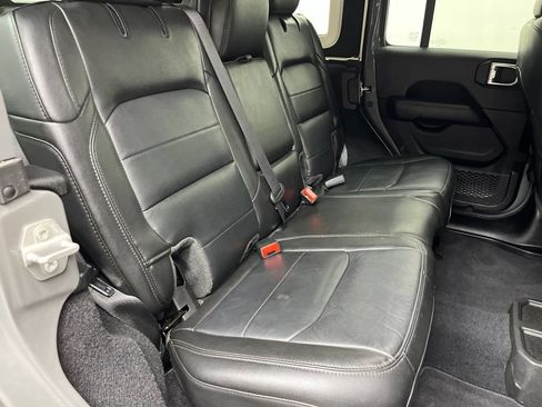 Used 2022 Jeep Wrangler Unlimited Sahara AWD/4WD image 20