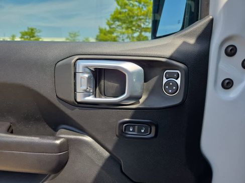 Used 2021 Jeep Gladiator Sport image 38