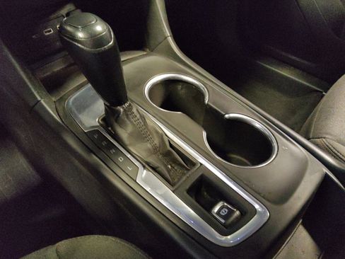 Used 2021 Chevrolet Equinox LT FWD image 26