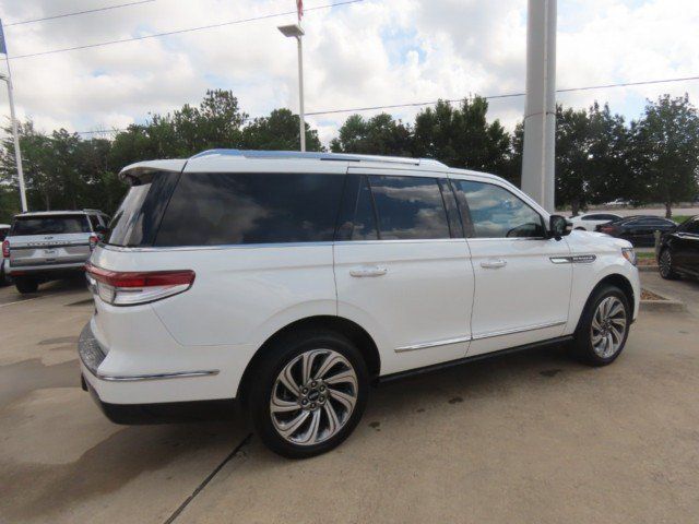 Used 2023 Lincoln Navigator Reserve AWD/4WD image 8