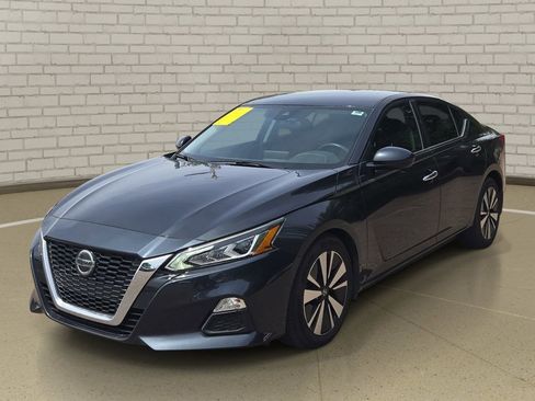 Used 2022 Nissan Altima 2.5 SV image 1