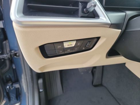 Used 2025 BMW 330i xDrive Sedan w/ Convenience Package image 11