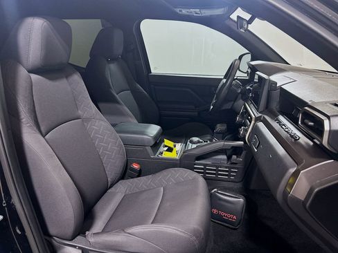 Used 2025 Toyota Tacoma SR5 AWD/4WD image 23