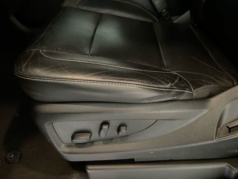 Used 2020 Chevrolet Suburban LT image 12