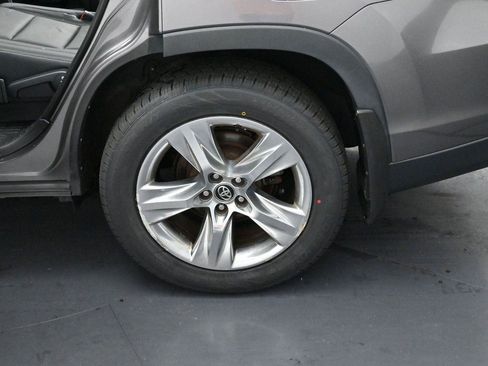 Used 2019 Toyota Highlander Limited AWD/4WD image 42