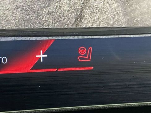 Used 2023 BMW X7 M60i w/ Executive Package image 32