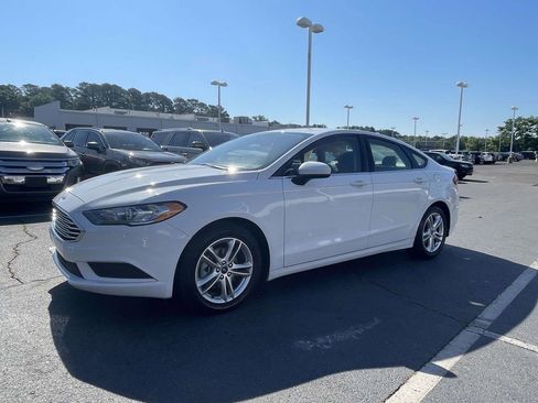 Used 2018 Ford Fusion SE FWD image 3