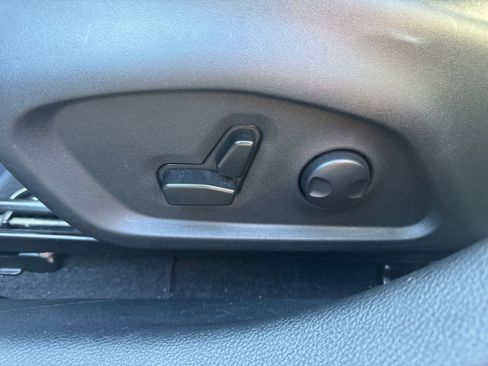 Used 2025 Jeep Compass Limited image 23