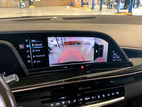 Used 2021 Cadillac Escalade Premium Luxury RWD image 27
