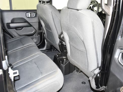 Used 2025 Jeep Wrangler Unlimited Sahara AWD/4WD image 36