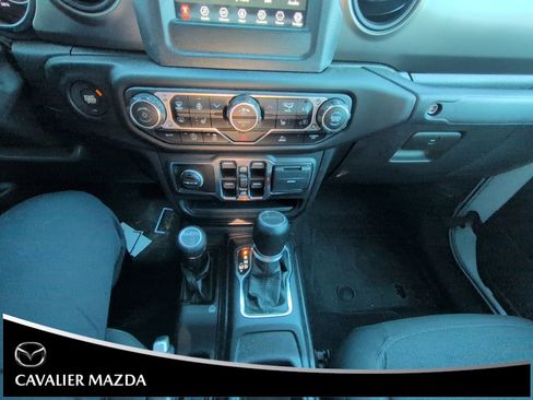 Used 2023 Jeep Gladiator Sport image 11