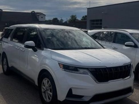 Certified 2023 Kia Carnival LX FWD image 2