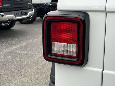 Used 2021 Jeep Wrangler Unlimited Sport image 10