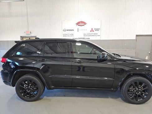Used 2019 Jeep Grand Cherokee Altitude image 2