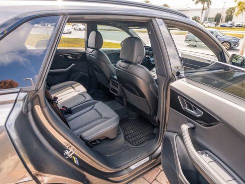 Used 2025 Audi Q8 Prestige image 40