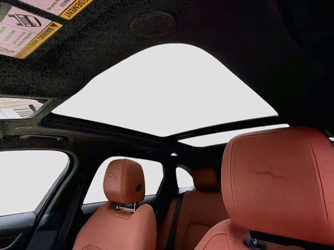Certified 2025 Jaguar F-PACE R-Dynamic S AWD/4WD image 15