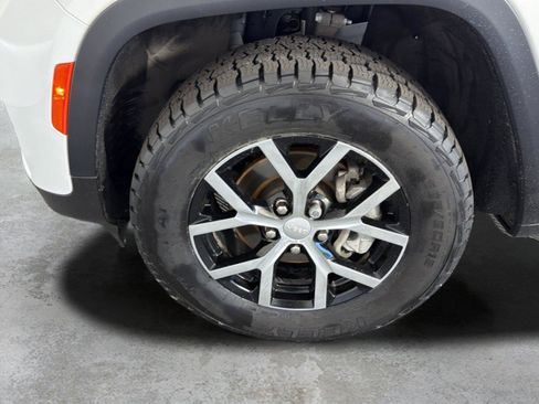 Used 2023 Jeep Grand Cherokee Limited AWD/4WD image 36