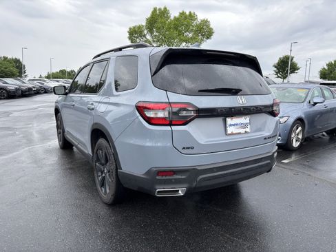 Used 2025 Honda Pilot Black Edition image 15