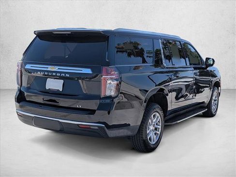Used 2022 Chevrolet Suburban LT RWD image 5