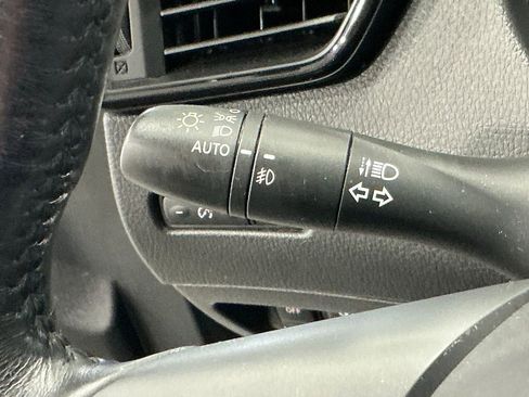 Used 2018 Nissan Rogue SL w/ Premium Package image 35