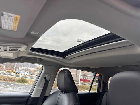 Used 2024 Toyota Highlander XLE image 15