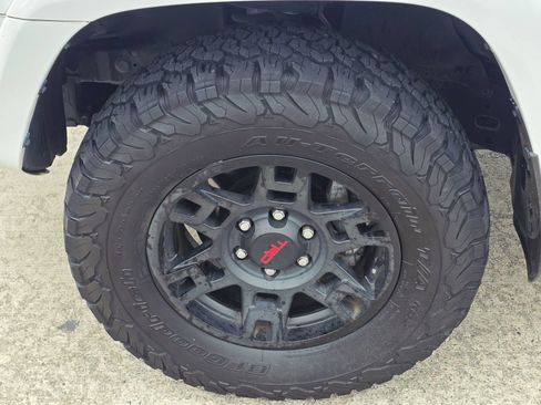 Used 2022 Toyota 4Runner SR5 AWD/4WD image 10