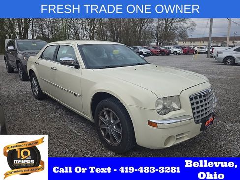 Used 2010 Chrysler 300 C w/ Luxury Group II image 1