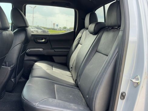 Used 2020 Toyota Tacoma Limited image 10