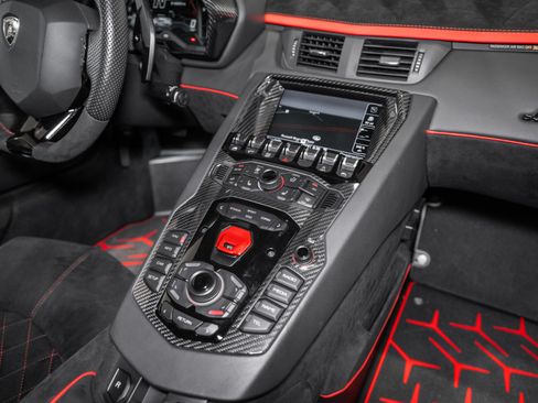 Used 2021 Lamborghini Aventador SVJ AWD/4WD image 34