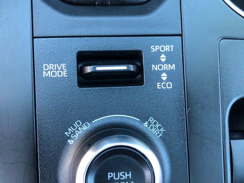 Used 2024 Toyota Highlander XSE AWD/4WD image 19